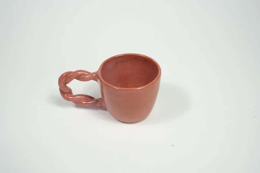 Espresso kopje roze met gedraaid oor 