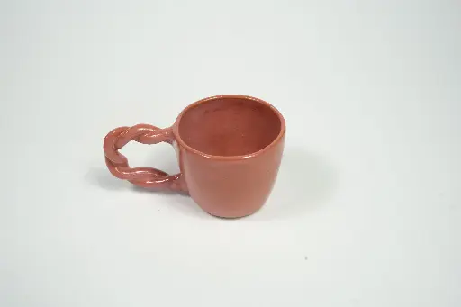 Espresso kopje roze met gedraaid oor 